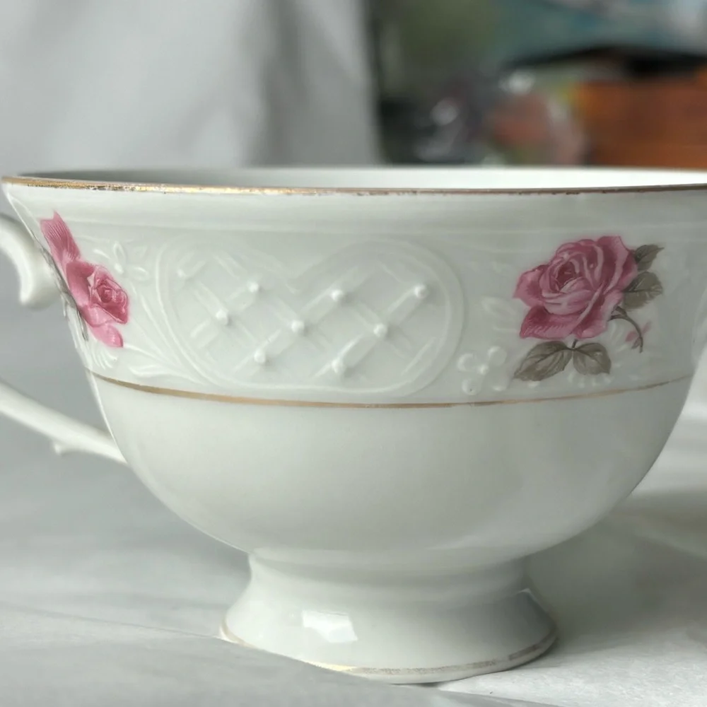 Bavaria Schumann Artzberg Germany Roses and Buds tea cup